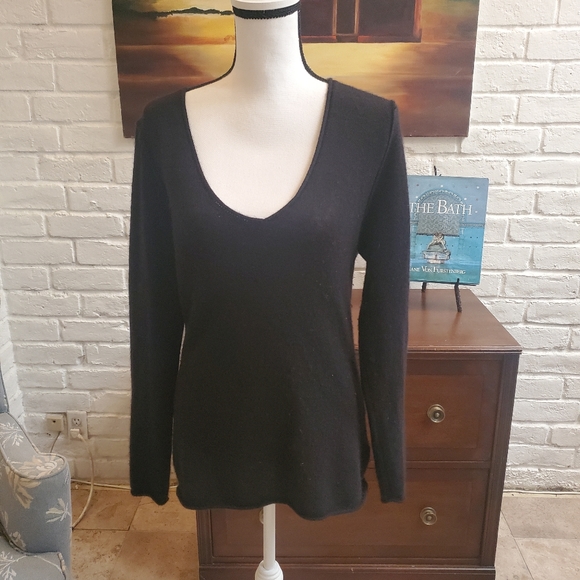 Cashmere Sweater custom purchased in Europe only worn a couple of times - Picture 2 of 4